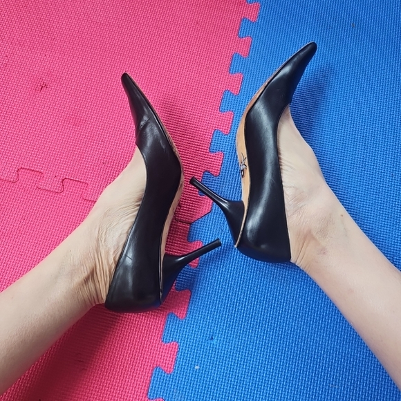 Amalfi Black Pointed Heels Pumps Size 8B - Picture 4 of 9